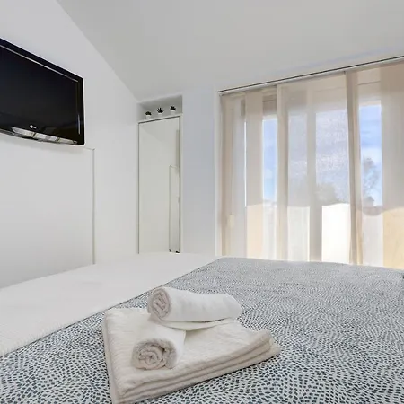 דירה Floor Park With Parking פואנגירולה